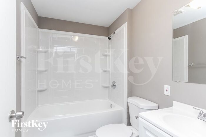 Building Photo - 910 Woodlark Dr