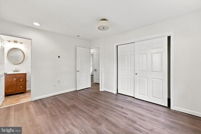 Building Photo - 2 Barnwell Dr