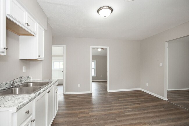 Building Photo - 3422 W 52nd St