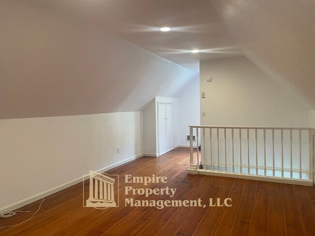 Building Photo - 695 Walnut Ave