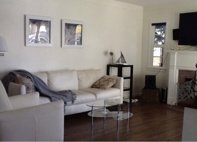 Living room with fireplace - 826 21st St