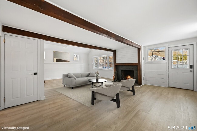 Building Photo - 99 Ramapoo Rd