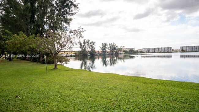 Building Photo - 10090 NW 80th Ct