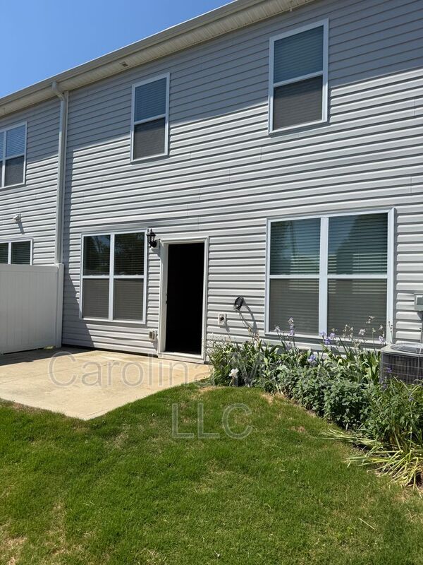 Building Photo - 555 Yellow Fox Rd