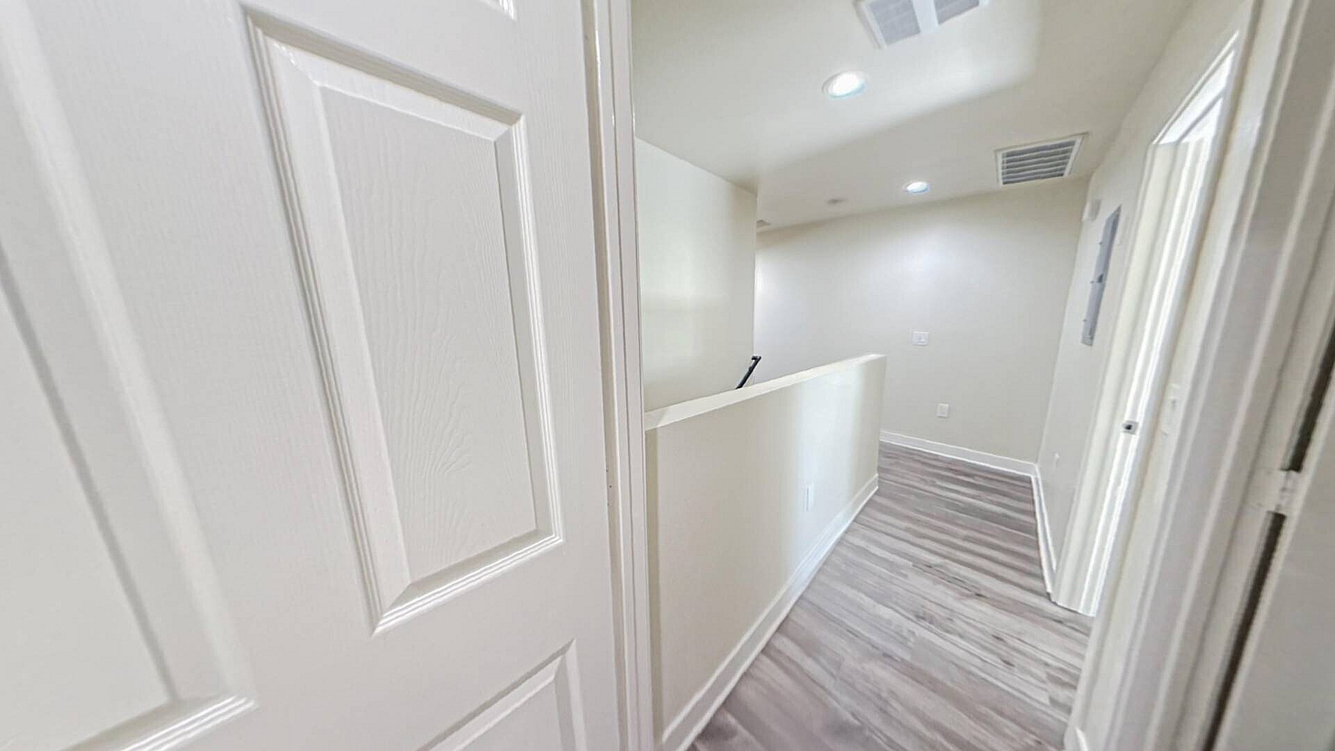 Building Photo - 630 1/2 W 79th St