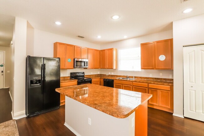 Building Photo - 4109 Sun Village Ct