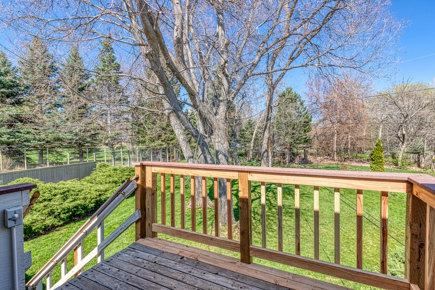 Building Photo - 565 Jack Pine Ct