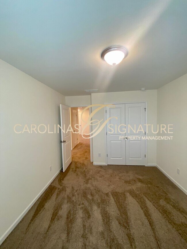 Building Photo - End Unit, 3BR/2.5BA Townhome in Piper Landing