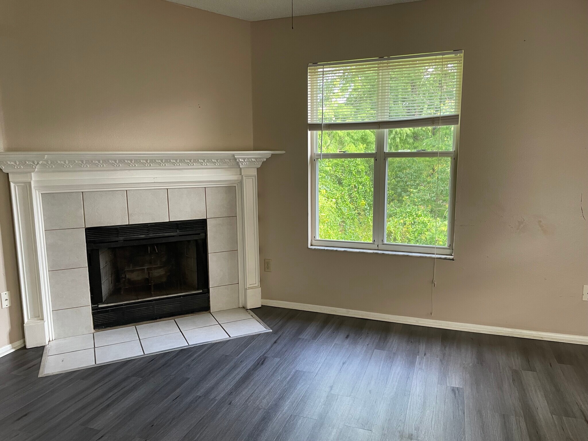 Building Photo - 2208 Northlake Dr
