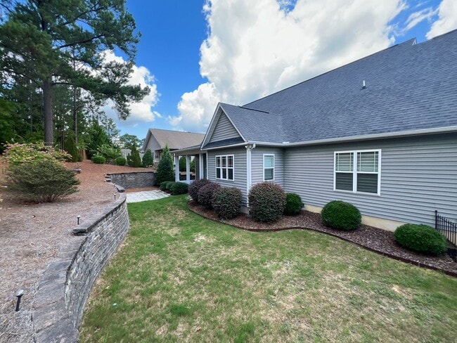 Building Photo - Gorgeous 4 Bed 2.5 Bath Home in Pinehurst