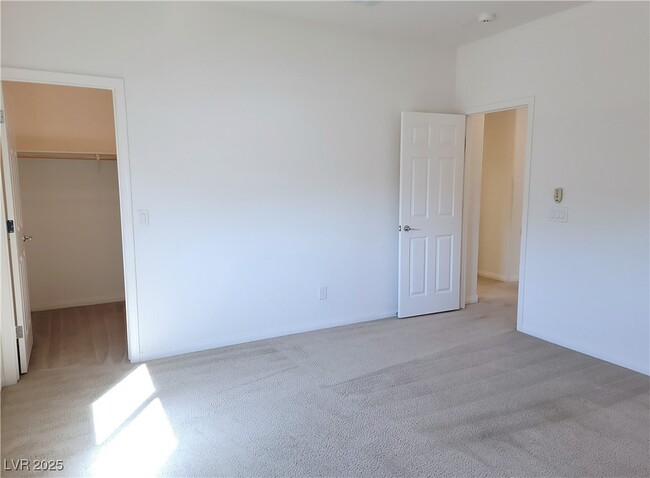 Building Photo - 10465 Saddle Mountain St