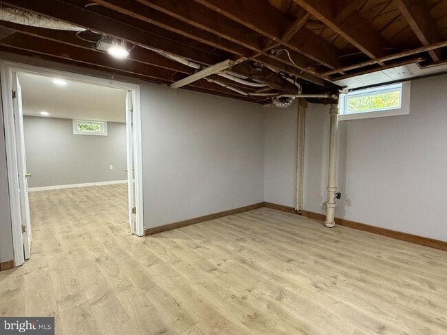 Building Photo - 7697 Hedgesville Rd