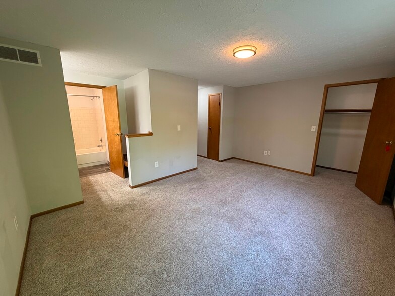 Building Photo - 1762 Queensbridge Dr