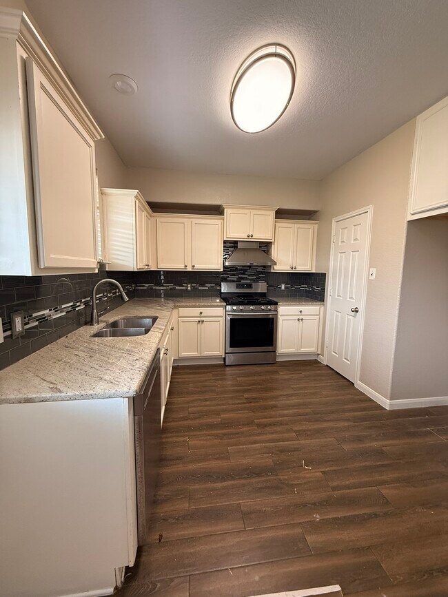 Building Photo - 23603 Maple Vista Ln