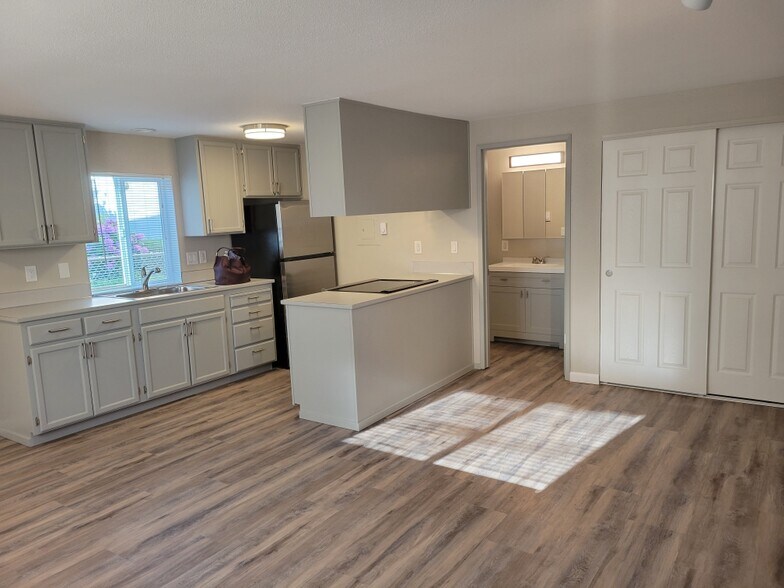 Building Photo - 908 Delta Ave