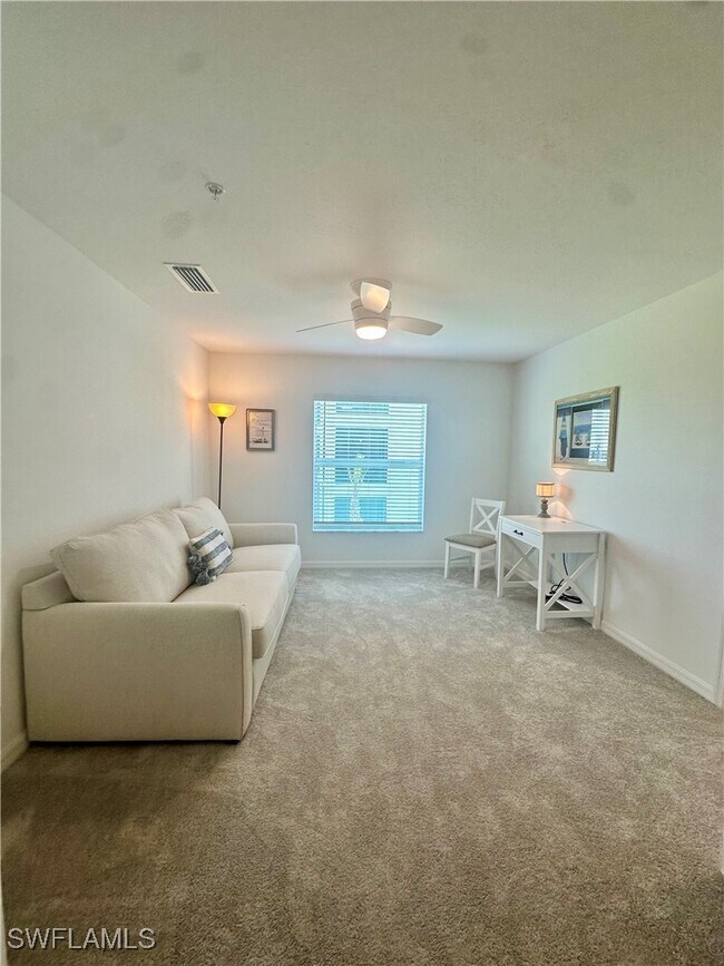 Building Photo - 15265 Grn Acrs Ave