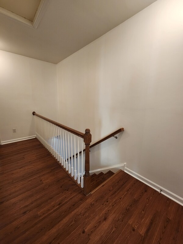 Building Photo - 1233 Parish Ave