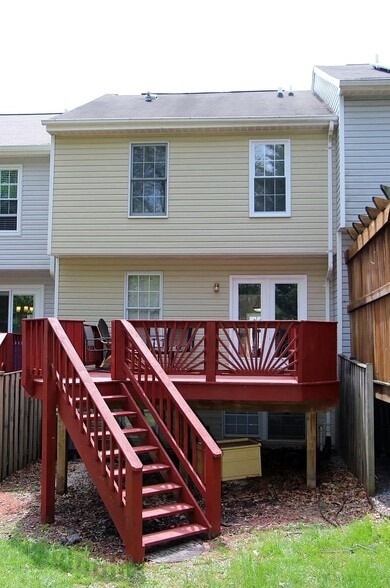 Building Photo - 445 Woodhill Dr