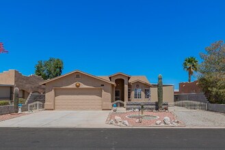 Building Photo - "Well Maintained 2-Bedroom, 2 Bathroom hom...