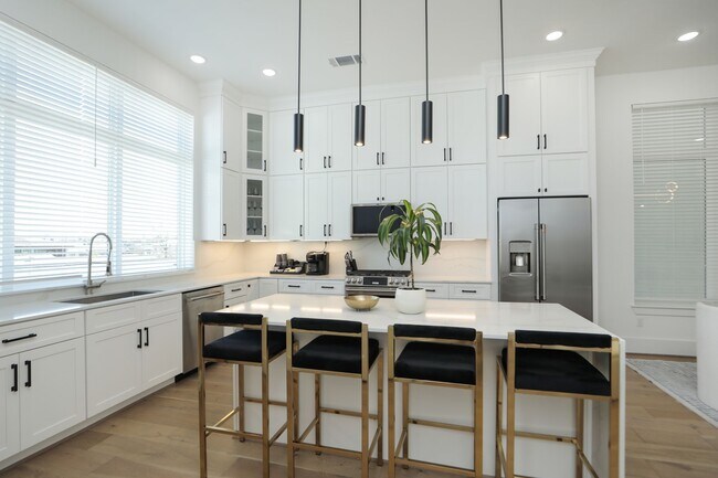 Building Photo - 5704 Fairdale Ln