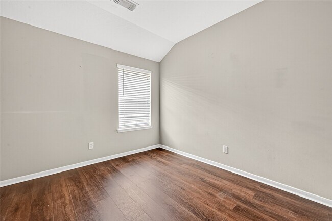 Building Photo - 5615 Brookhollow Oaks Trail
