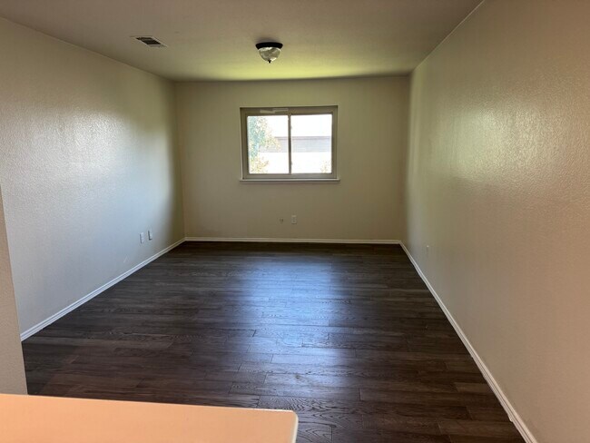Building Photo - 2914 Thistlewood Dr