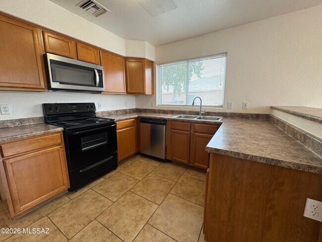 Building Photo - 7815 S Wild Primrose Ave