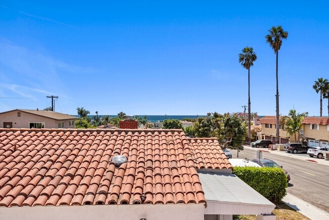 Building Photo - 223 Avenida Victoria