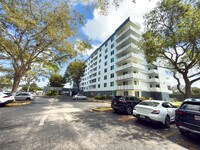 Building Photo - 919 Hillcrest Dr