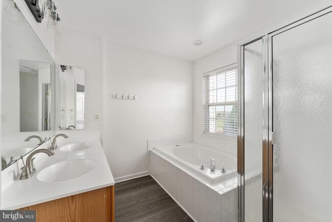 Building Photo - 7102 Finch Ln