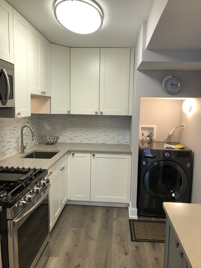 Building Photo - 140 Central Ave