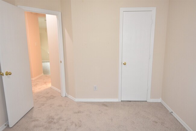 Building Photo - 21399 Forest Colony Dr