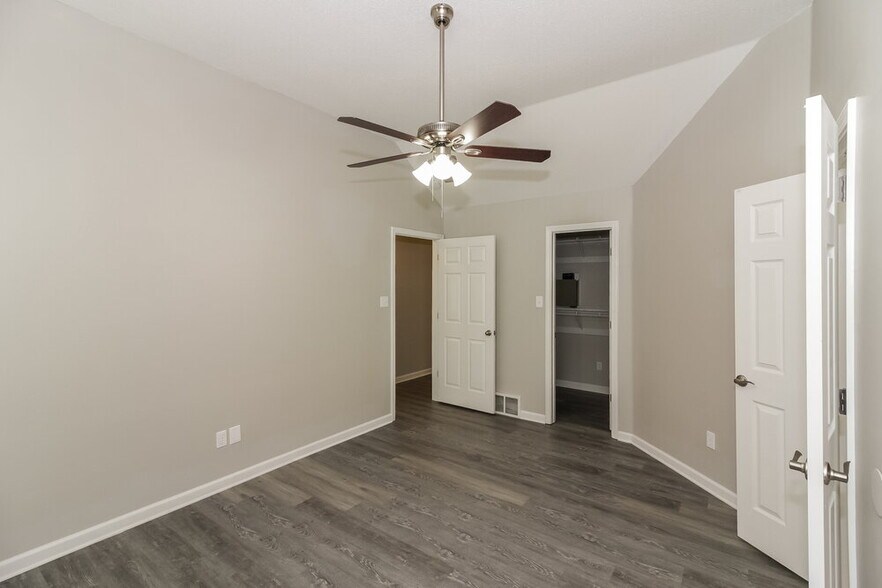 Building Photo - 8280 Dexter Ridge Cove E
