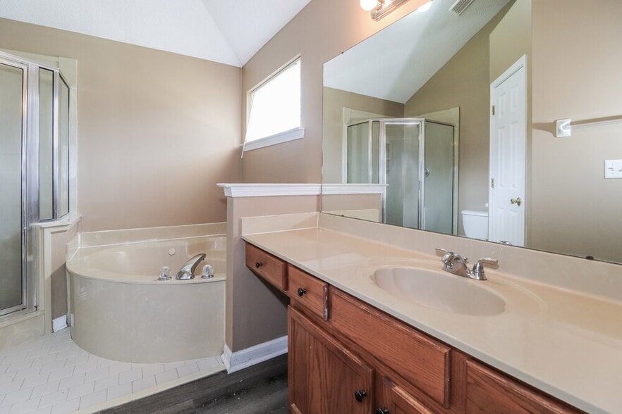 Building Photo - 2811 Misty Bay Dr