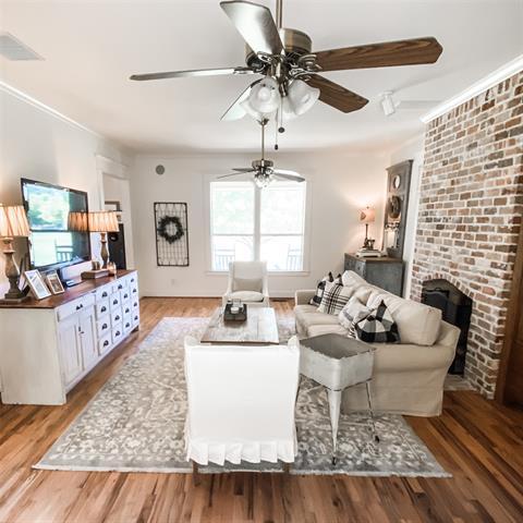 Building Photo - 581 Country Club Rd