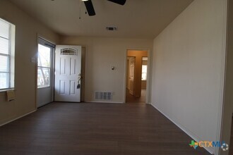 Building Photo - 204 Allen St