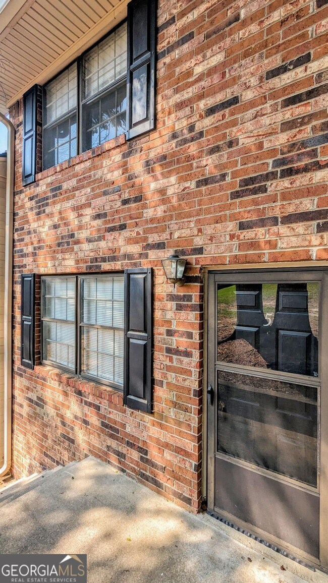 Building Photo - 1235 Riverside Dr