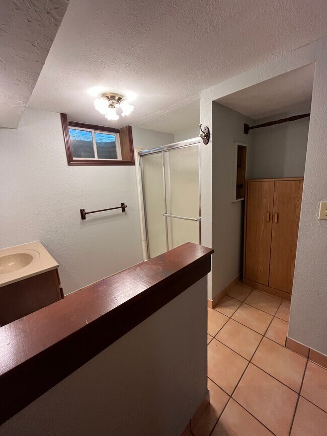 Building Photo - 10441 York Ave S