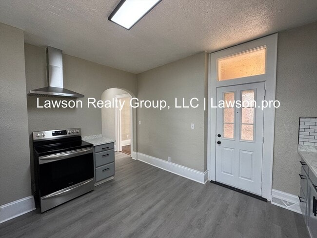 Building Photo - Updated Four Bedroom Home Close to Downtown Roanoke!