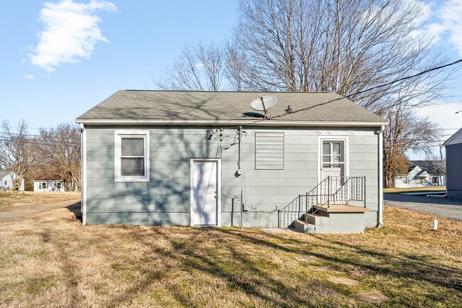 Building Photo - Cozy home with a lot of charm for rent!