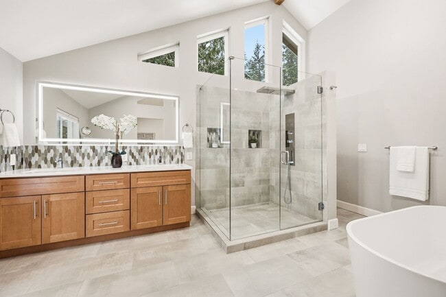 Building Photo - Luxury Acreage Estate in Hollywood Hill | Woodinville Retreat with Modern Upgrades