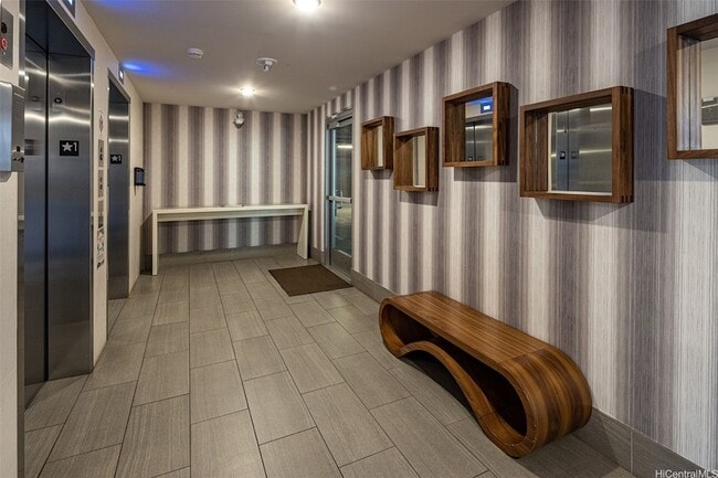 Building Photo - 7000 Hawaii Kai Dr