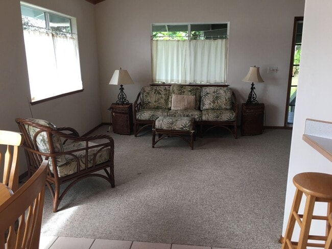 Building Photo - Partially Furnished Home in HPP- Section 8 Ok