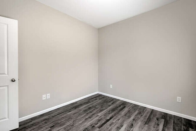 Building Photo - 1333 Azena St