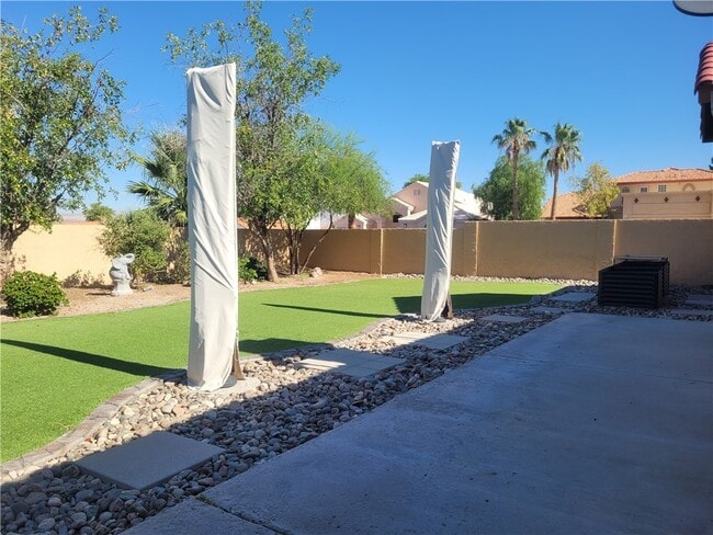 Building Photo - 3835 Smoketree Cir