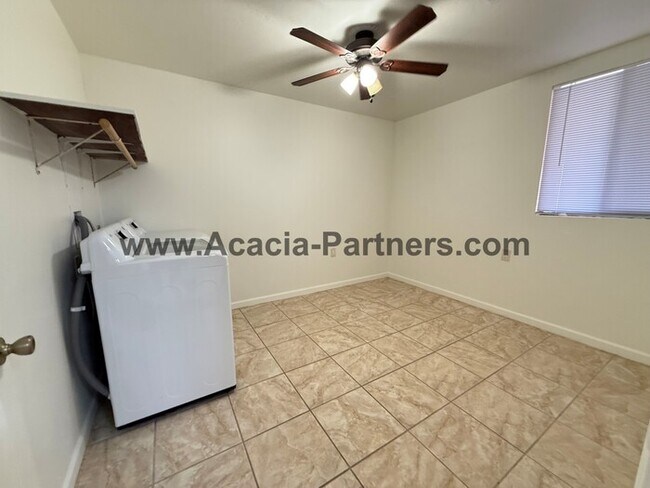 Building Photo - Three Bedroom Home