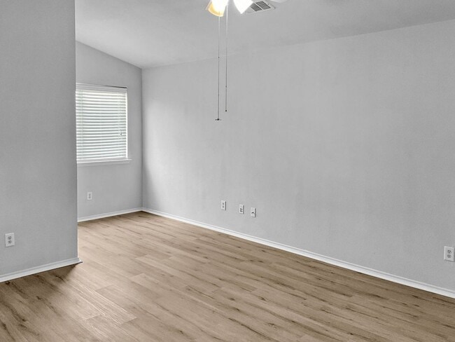 Building Photo - 6521 Regina Dr