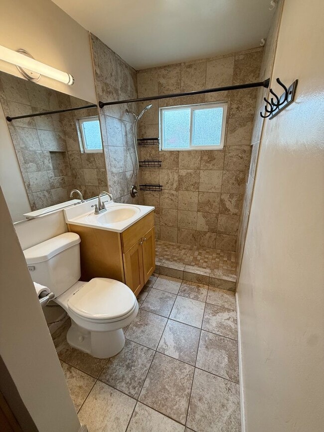 Building Photo - Remodeled 2 Bed/1 Bath unit in North Park w/ Private Yard!