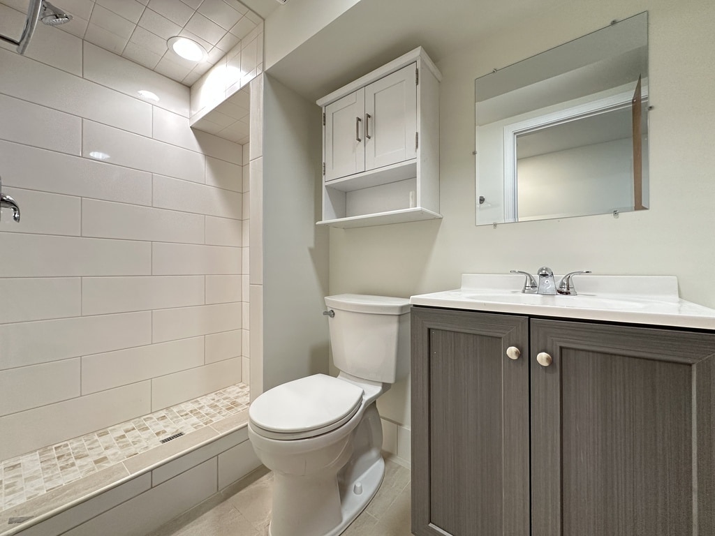 Building Photo - 5806 N Broadway St