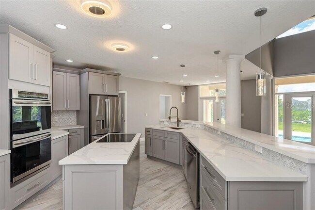 Building Photo - 1648 Bayshore Dr
